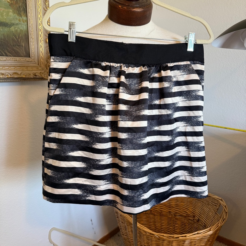 GAP Black and White Bubble Mini Skirt
